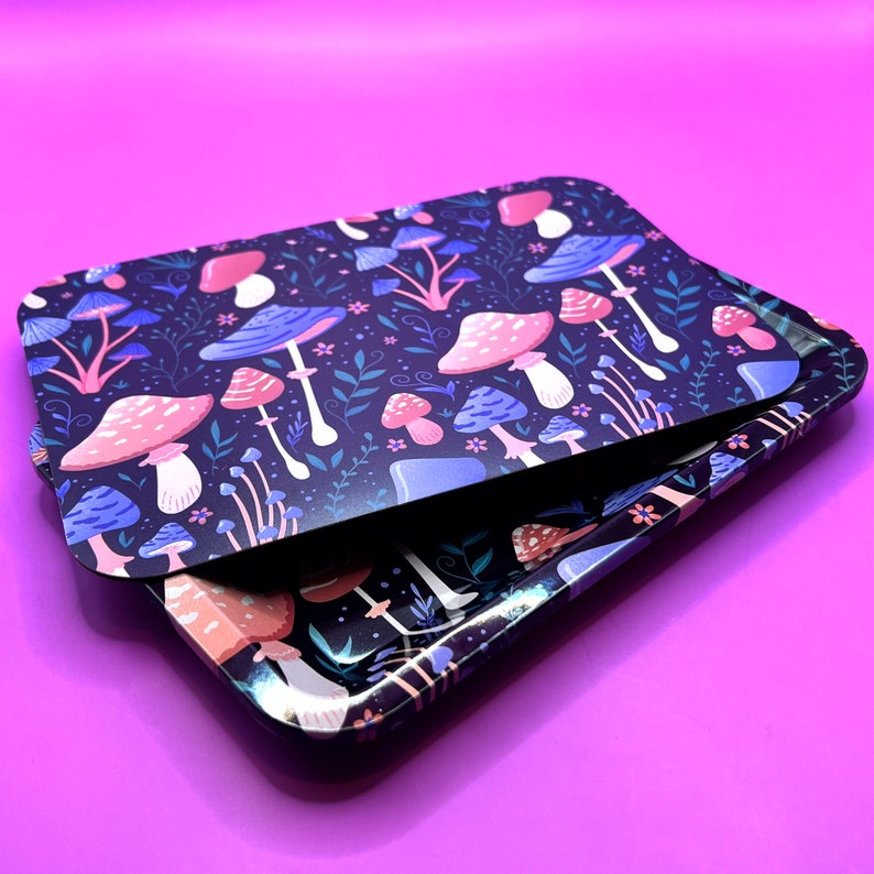 rolling tray with magnetic lid